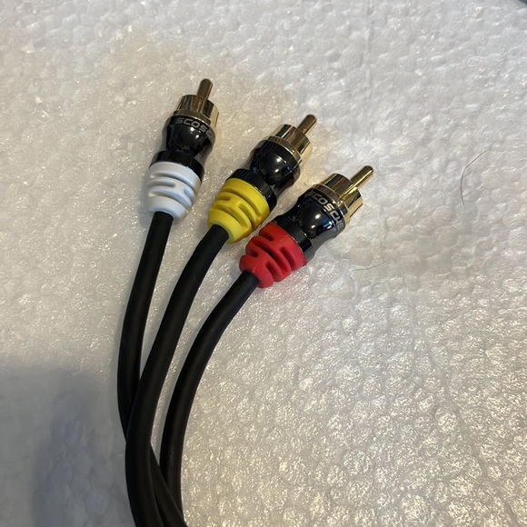 Scosche Composite A/V Cable-30 pin adapter cables - Picture 5 of 6